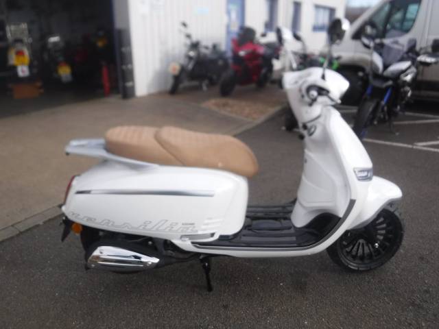 Keeway Versilia Scooter Petrol White